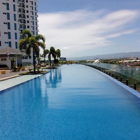 Mactan Newtown 8 Boulevard Deluxe Punta Engano  Экстерьер фото