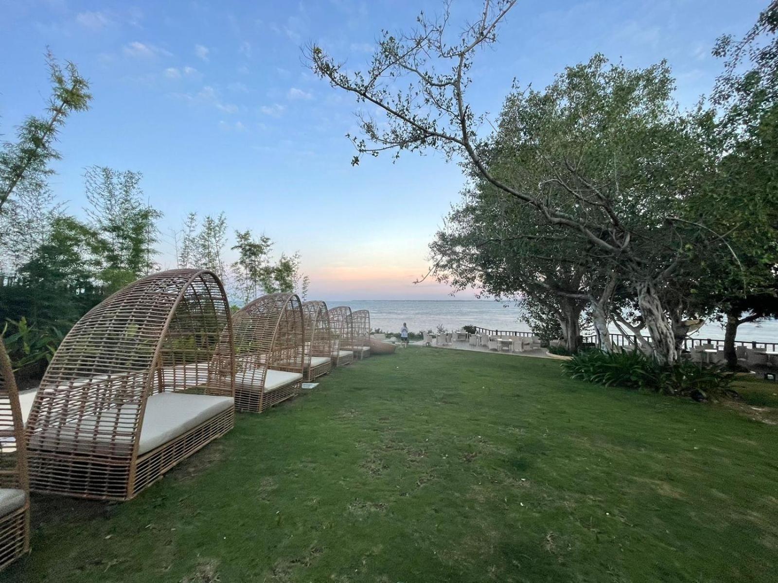 Mactan Newtown 8 Boulevard Deluxe Punta Engano  Экстерьер фото