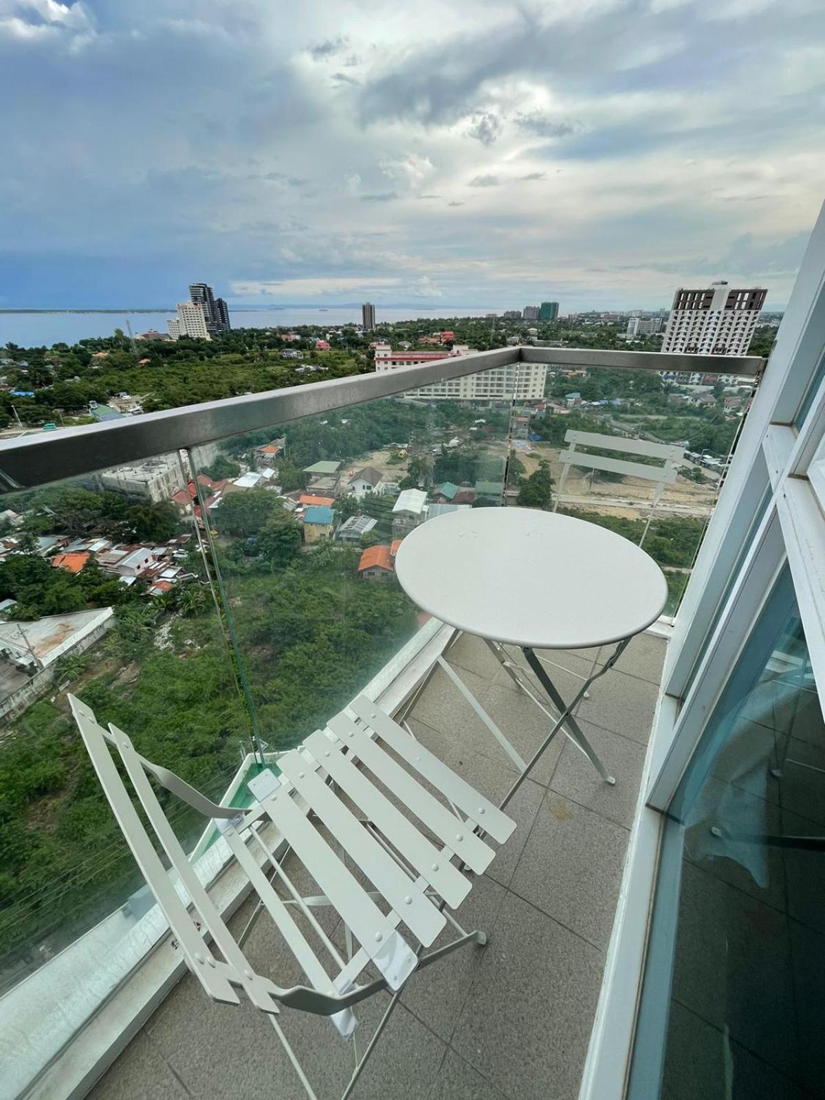 Mactan Newtown 8 Boulevard Deluxe Punta Engano  Экстерьер фото