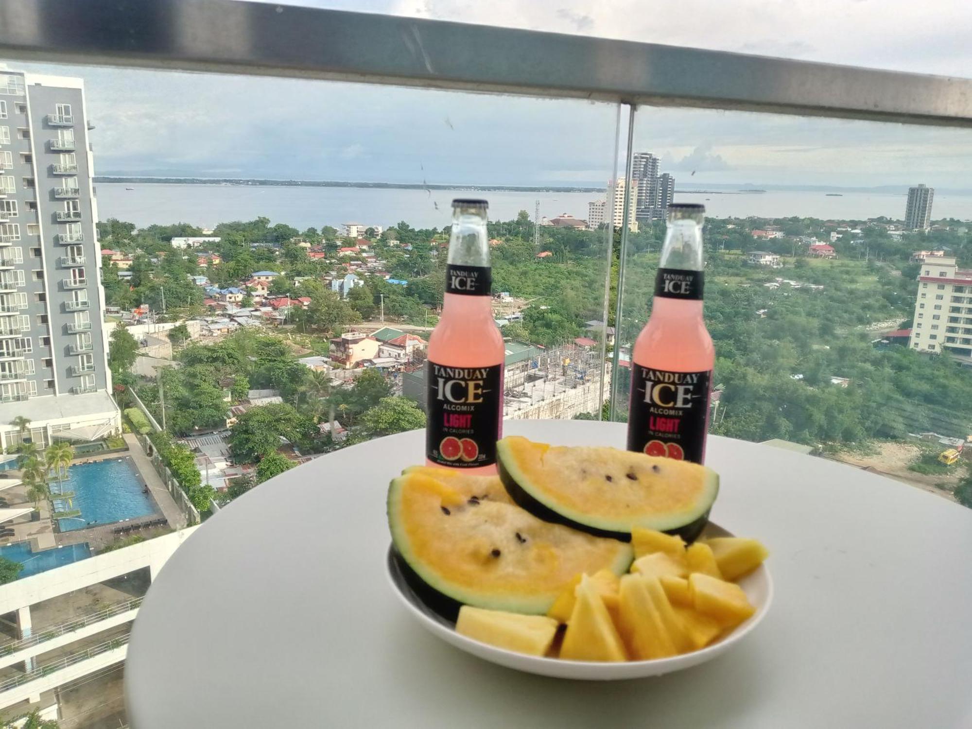 Mactan Newtown 8 Boulevard Deluxe Punta Engano  Экстерьер фото