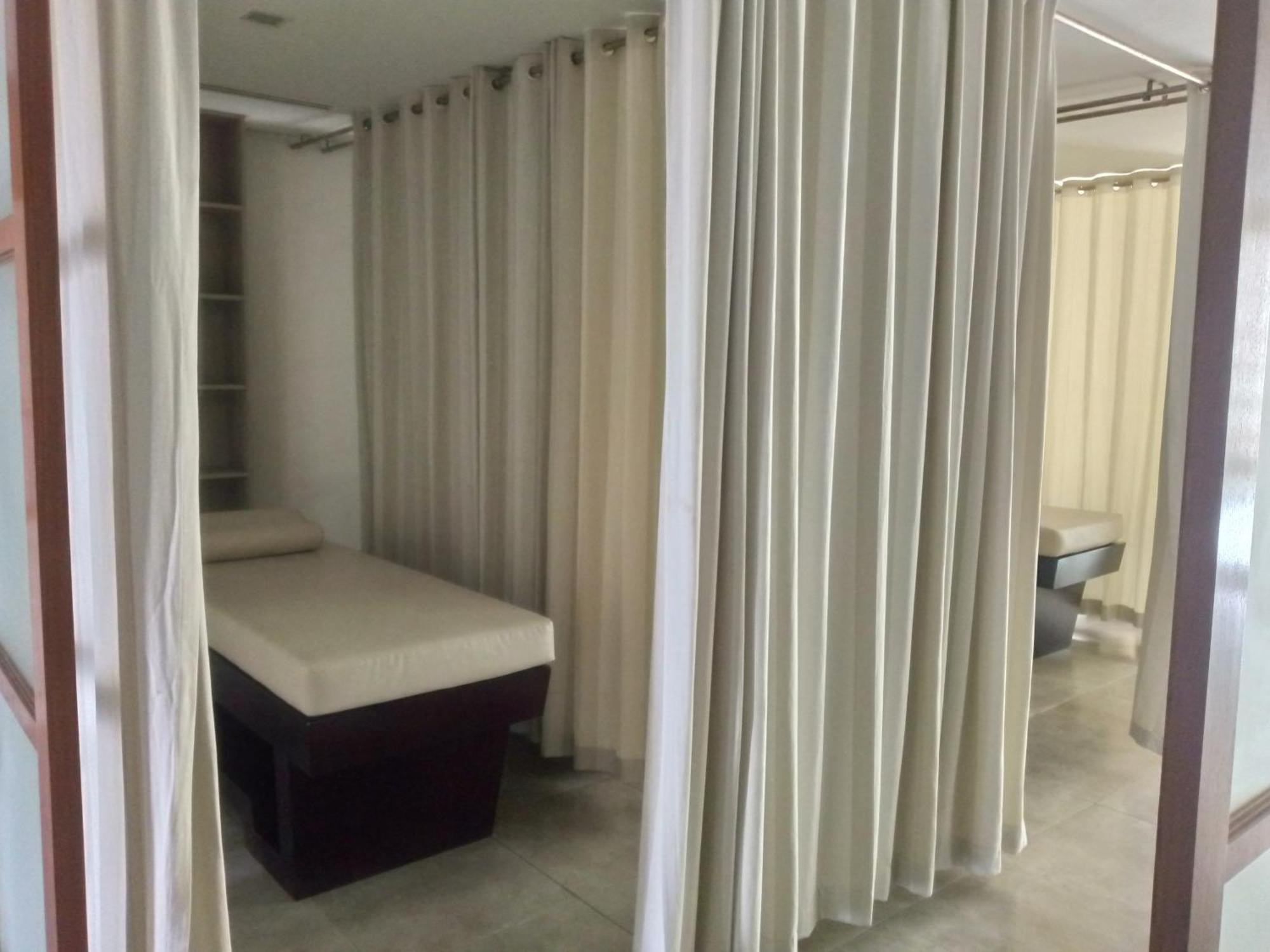 Mactan Newtown 8 Boulevard Deluxe Punta Engano  Экстерьер фото