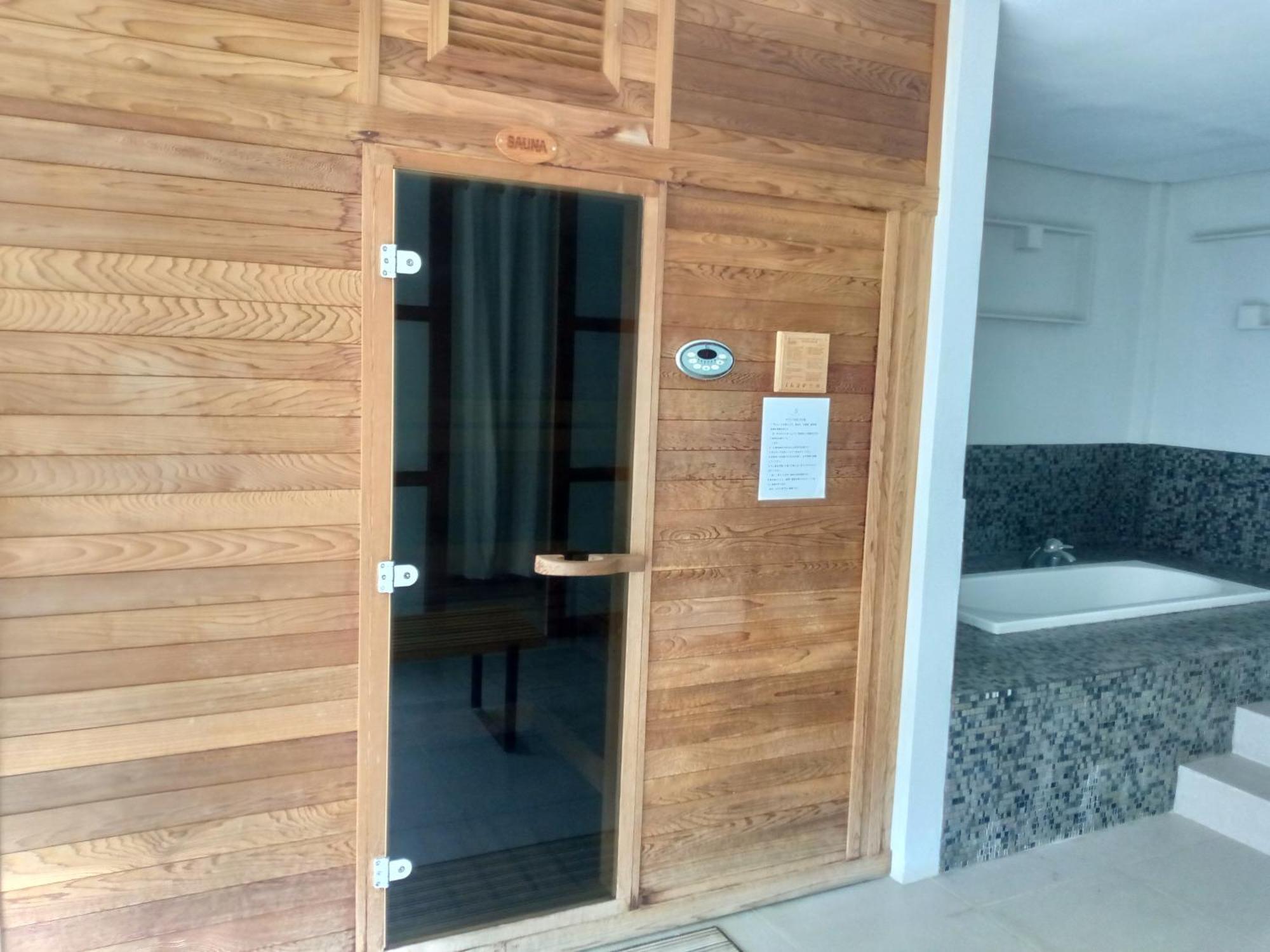 Mactan Newtown 8 Boulevard Deluxe Punta Engano  Экстерьер фото