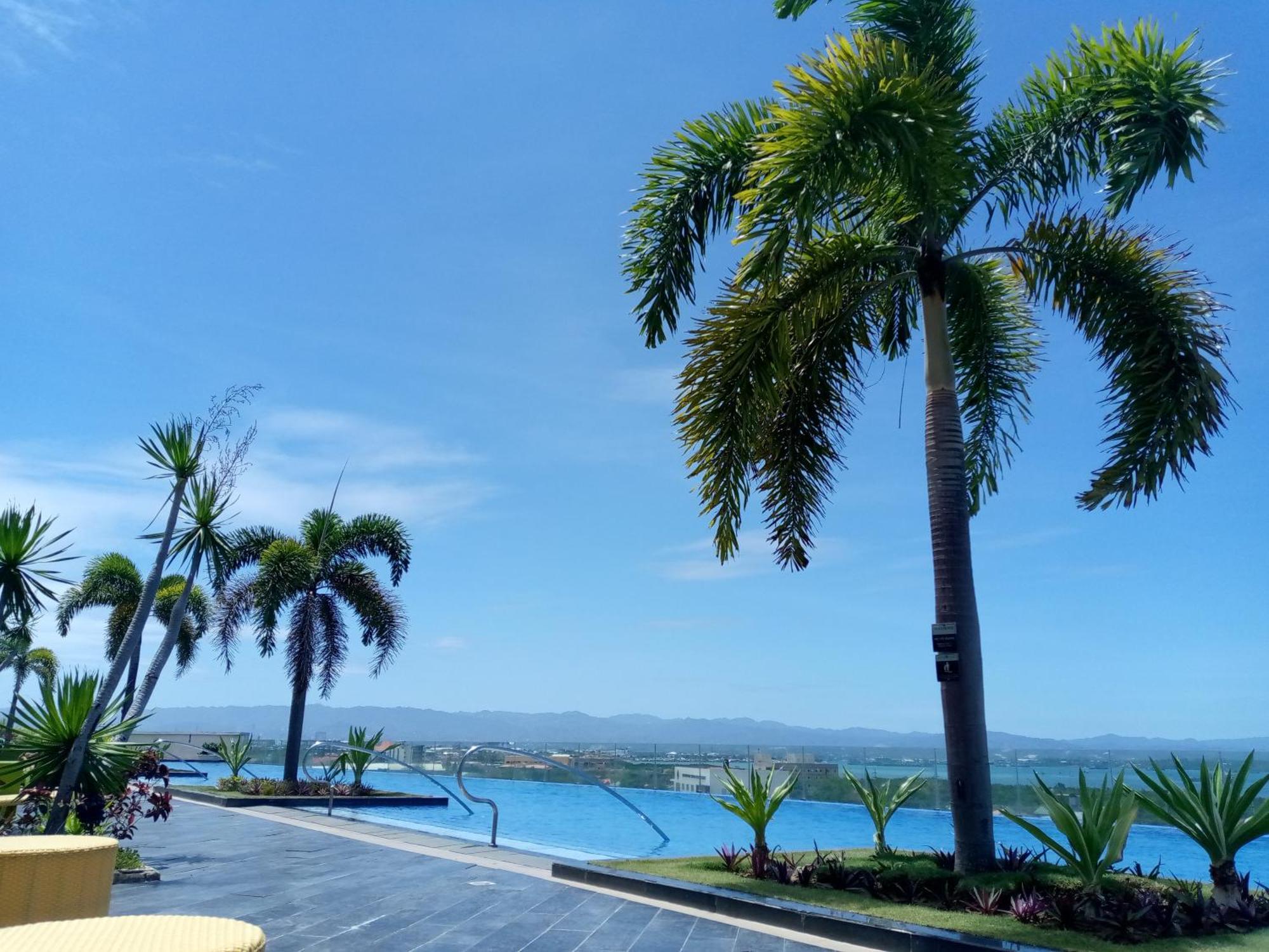 Mactan Newtown 8 Boulevard Deluxe Punta Engano  Экстерьер фото