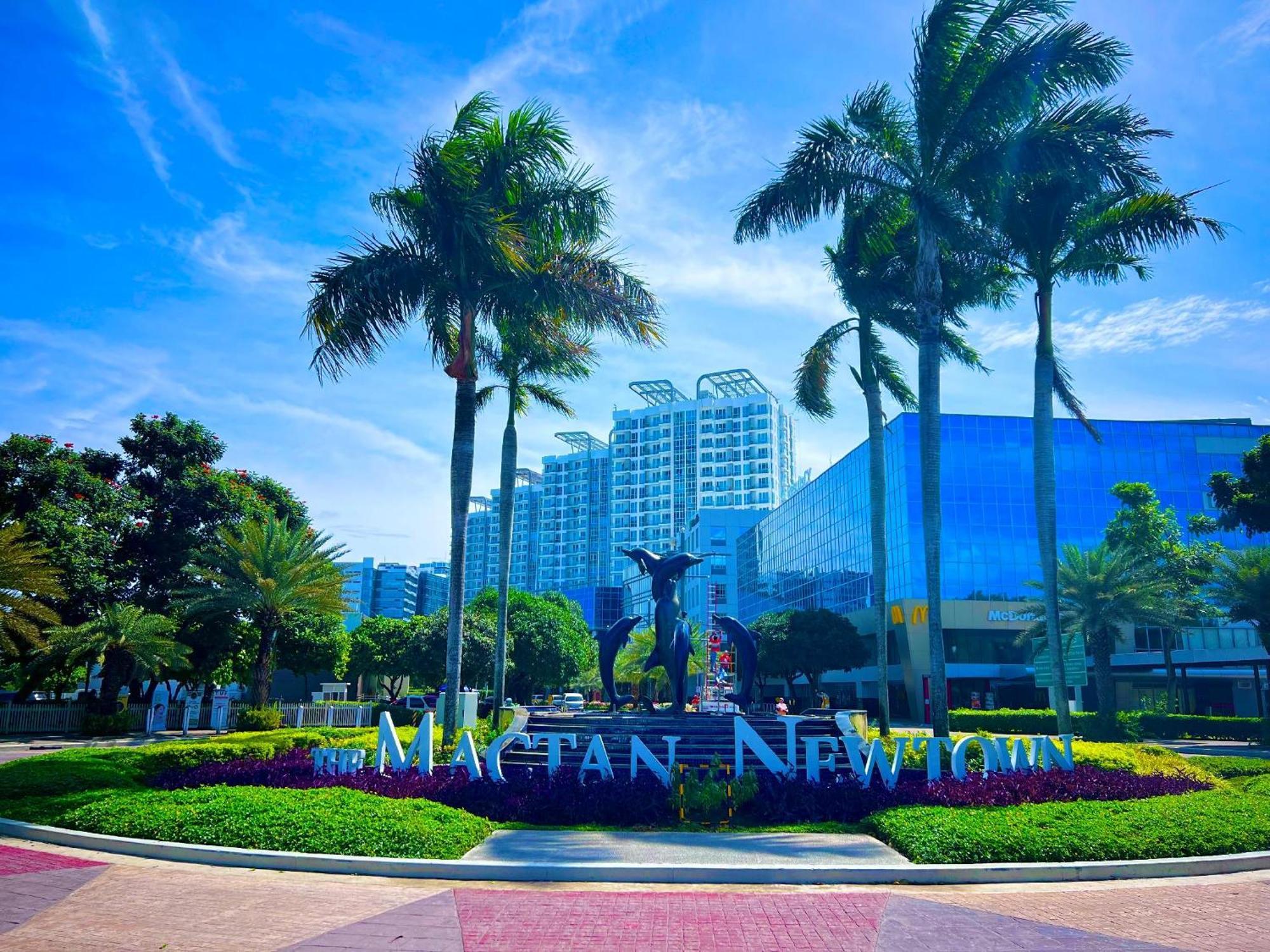 Mactan Newtown 8 Boulevard Deluxe Punta Engano  Экстерьер фото