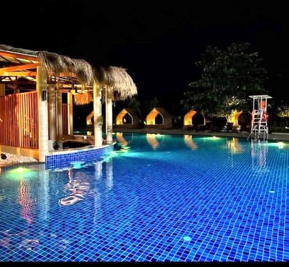 Mactan Newtown 8 Boulevard Deluxe Punta Engano  Экстерьер фото